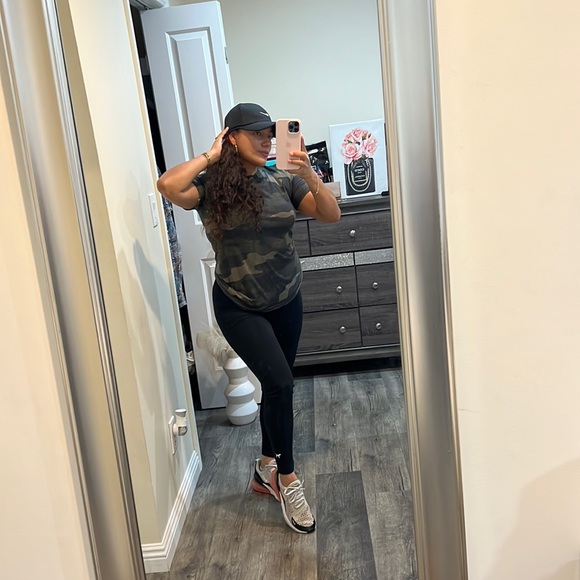 💚PINK VS Camouflage TOP only - Picture 9 of 13